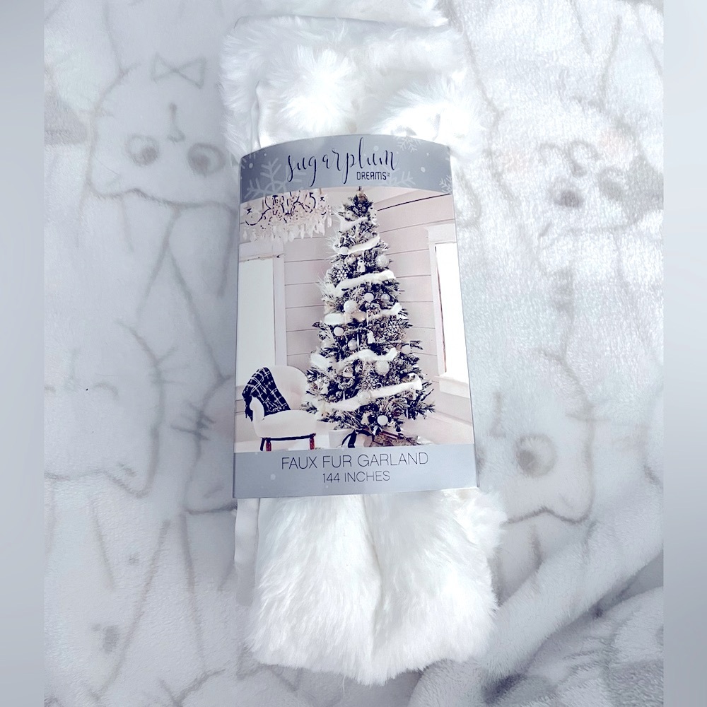Sugar Plum Dreams Faux Fur Garland white